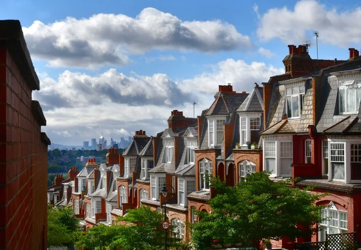 London row of houses on a hill with the city of London in the background